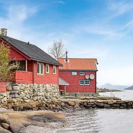 3 Bedroom Cozy Home In Olensvag 펜션